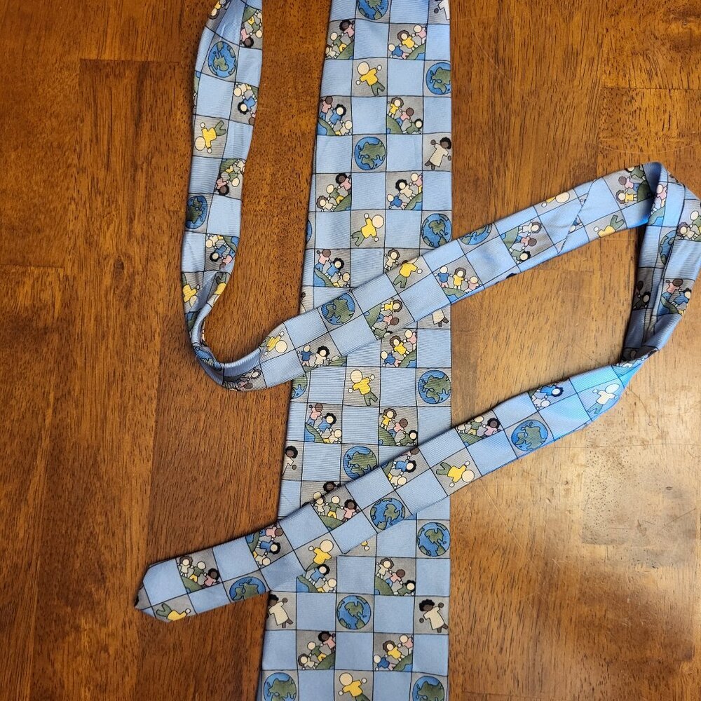 Save The Children ~ ” Hands Across the World” Necktie ~ Excellent Condition